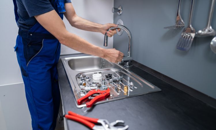Repairing single-handle kitchen faucet